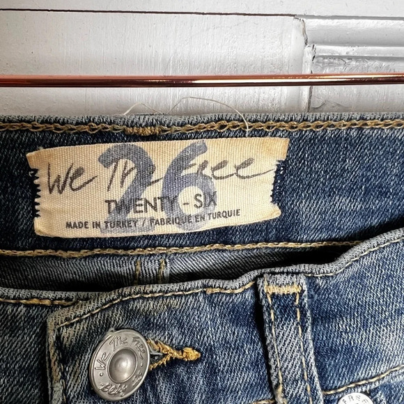 We the free size 26 distressed skinny high rise jeans in excellent condition​ - Picture 2 of 5